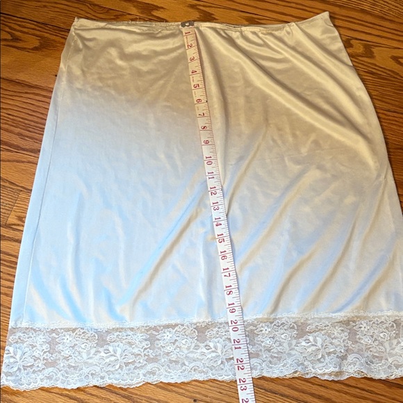 Two Vintage Lace Cream Trim Half Slips - Formfit Rogers & Undercover Wear - Picture 11 of 16